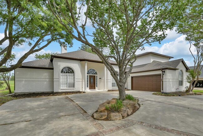 Building Photo - 108 Somerton Dr