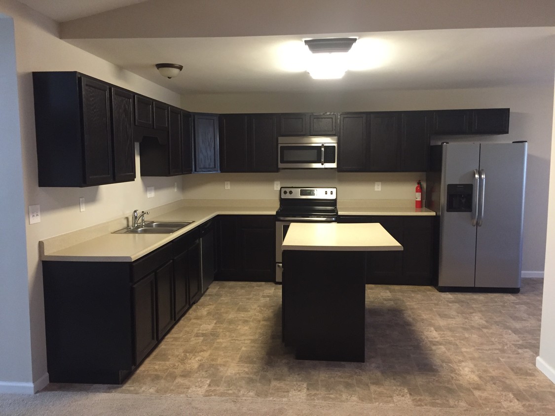 Kitchen - 4 Breezy Knoll Ln