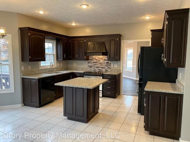 Building Photo - 5 br, 3.5 bath House - 4735 S. Mary Ann Ave