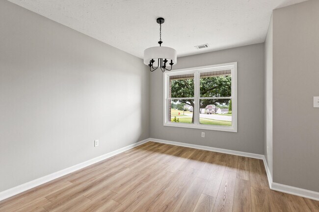Foto del edificio - 105 Bay Hill Dr