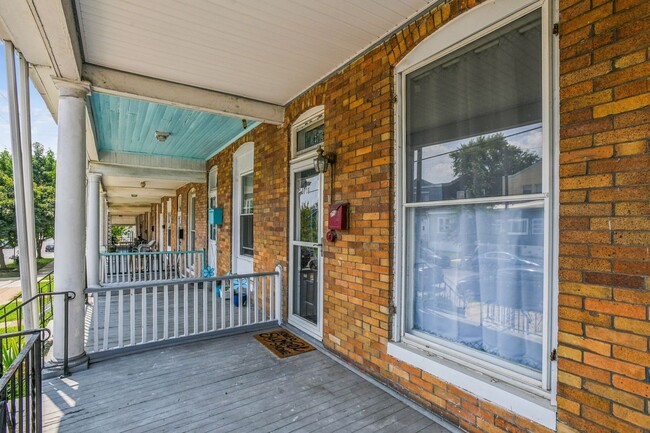 Building Photo - Charming 3BR Townhome in Baltimore