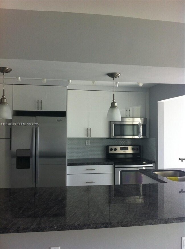 Foto del edificio - 16558 NE 26th Ave