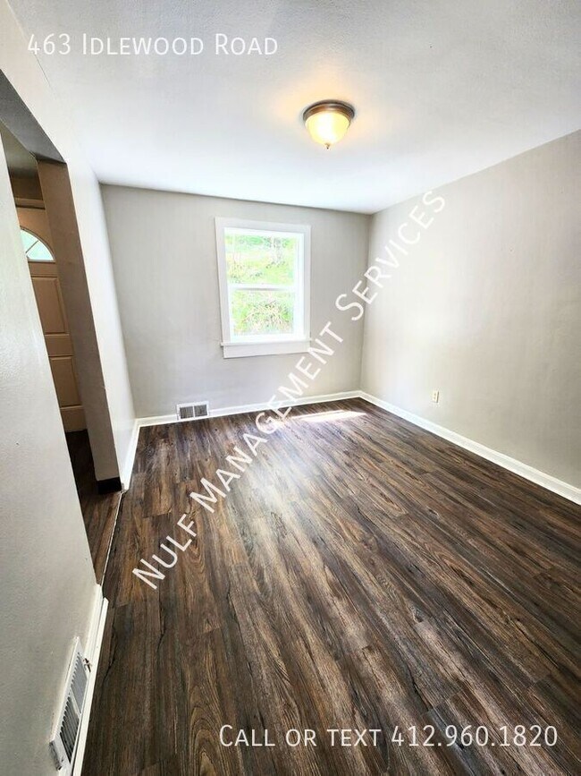 Foto del edificio - 463 Idlewood Rd