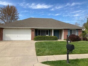 Building Photo - 903 Norman Dr