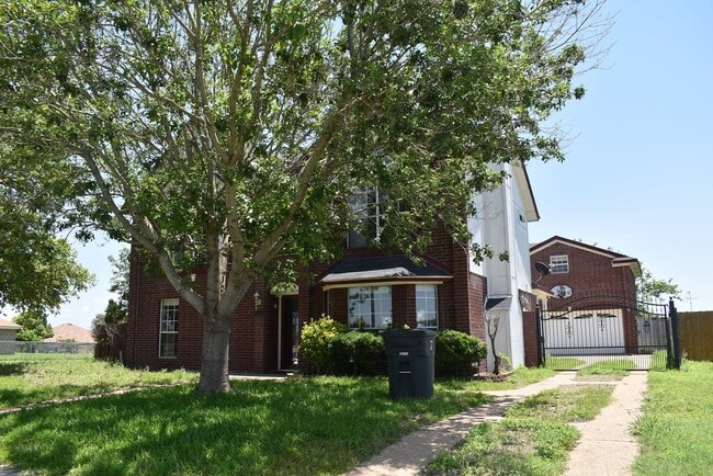 Building Photo - Beautiful Remodeled Home with 3 Bedrooms a...