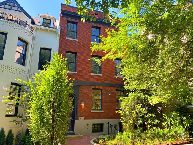 Building Photo - 3032 Q St NW