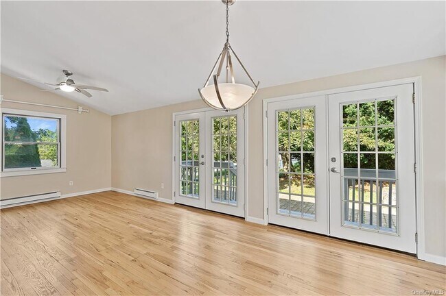 Building Photo - 10 Brooker Dr