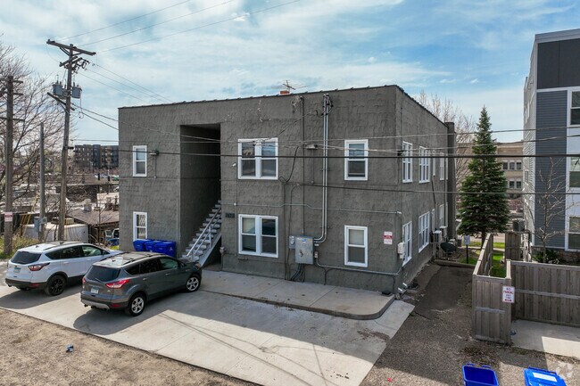 Foto del edificio - Newly Renovated & in the Heart of the Twin...