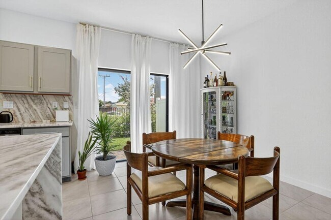 Foto del edificio - 950 NW 3rd Terrace