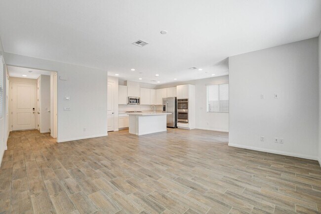 Building Photo - Newly built Home, gated