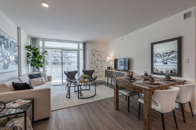 Building Photo - 900 Carnarvon Street