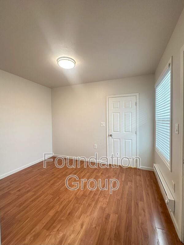 Building Photo - 842 Davis Pl S