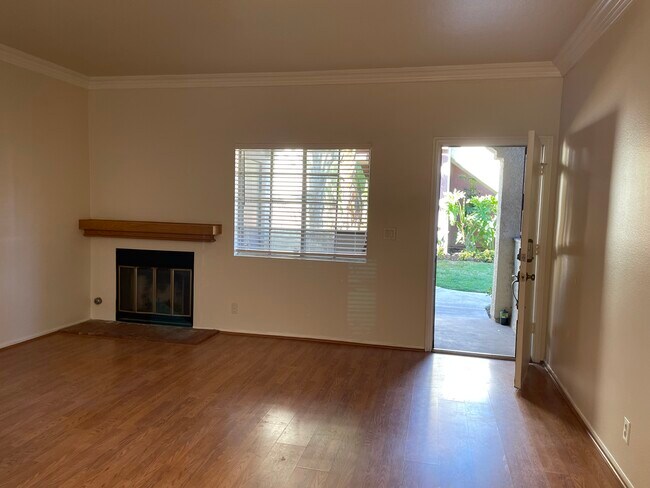 Entry to unit - 17 Rosa