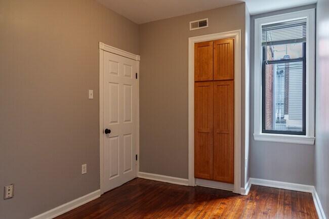 Building Photo - 2523 S Rosewood St