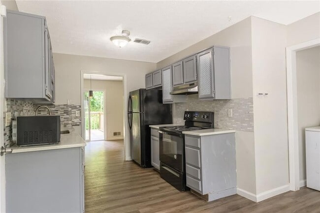 Building Photo - 2100 Whitebluff Way