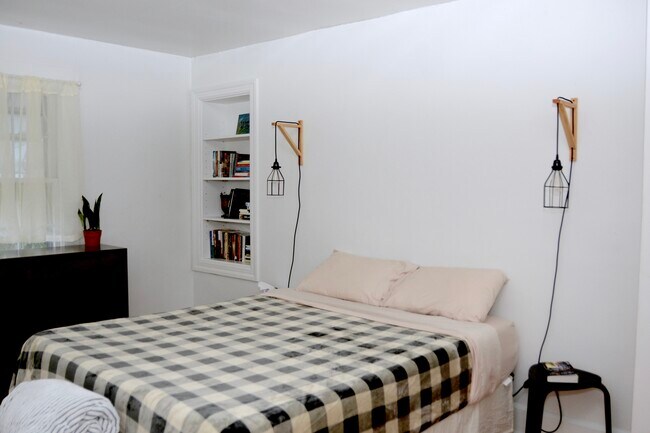 Building Photo - 6102 Joseph Dr