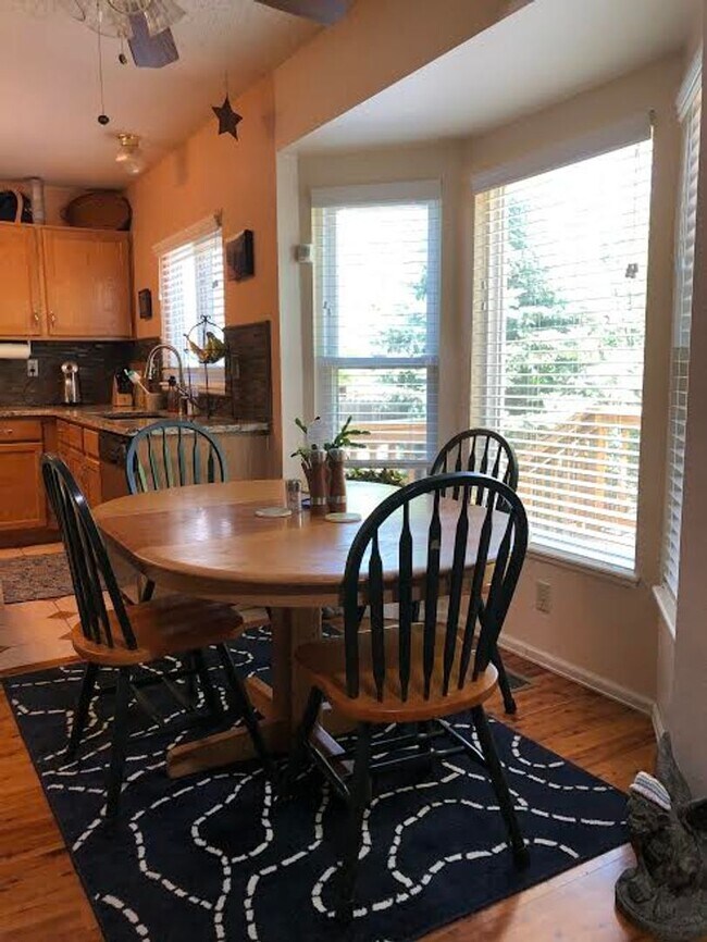 Foto del edificio - 4 Bd, 2 Ba, Home, Quiet Neighborhood, Great Floorplan, Mature Landscaping!