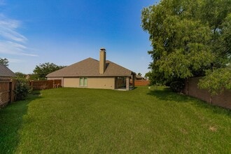 Building Photo - 13803 Royal Ridge Dr