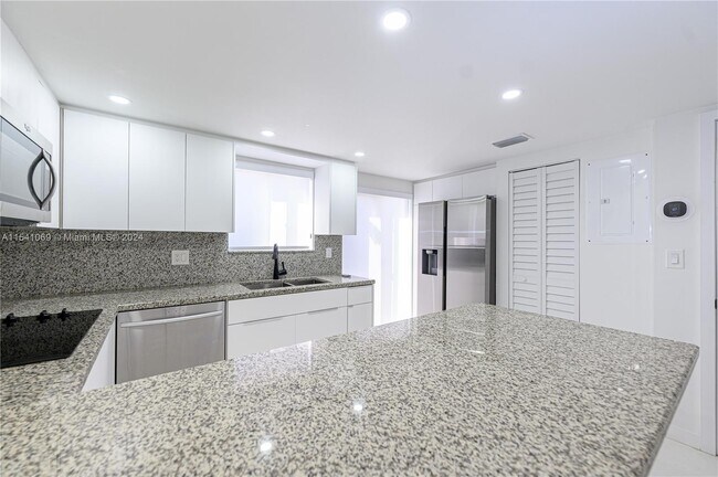 Foto del edificio - 451 NW 82nd Ave