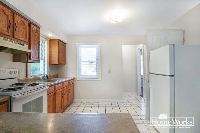 Building Photo - 1213 E Sorin St