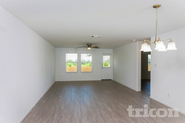 Building Photo - 10250 Devon Wheel St