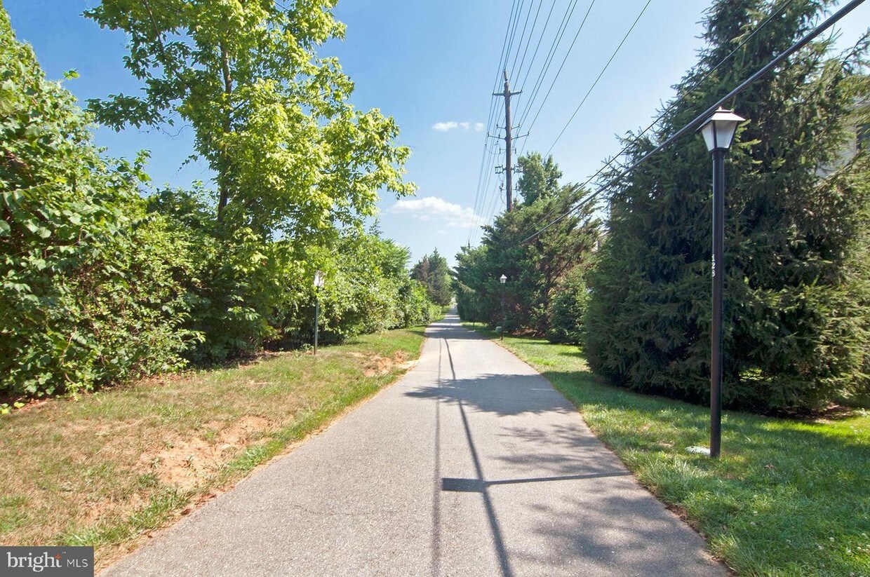 Primary Photo - 10829 Brewer House Rd
