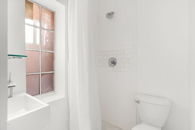 Foto del edificio - 335 Pacific Avenue