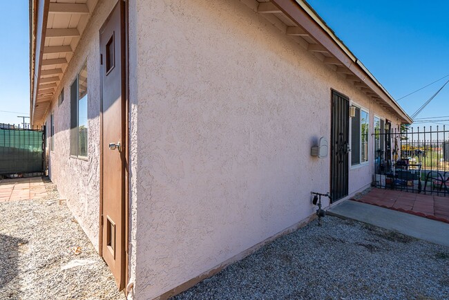 Foto del edificio - 2 Bed / 1 Bath Unit – Updated & Move-In Ready – Hemet