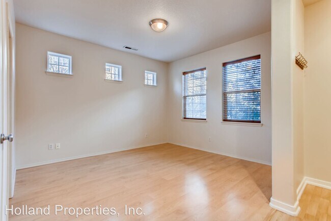 Foto del edificio - 2 br, 2.5 bath House - 889 NE Caden Ave