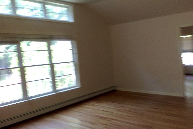 Building Photo - 409 N Country Rd