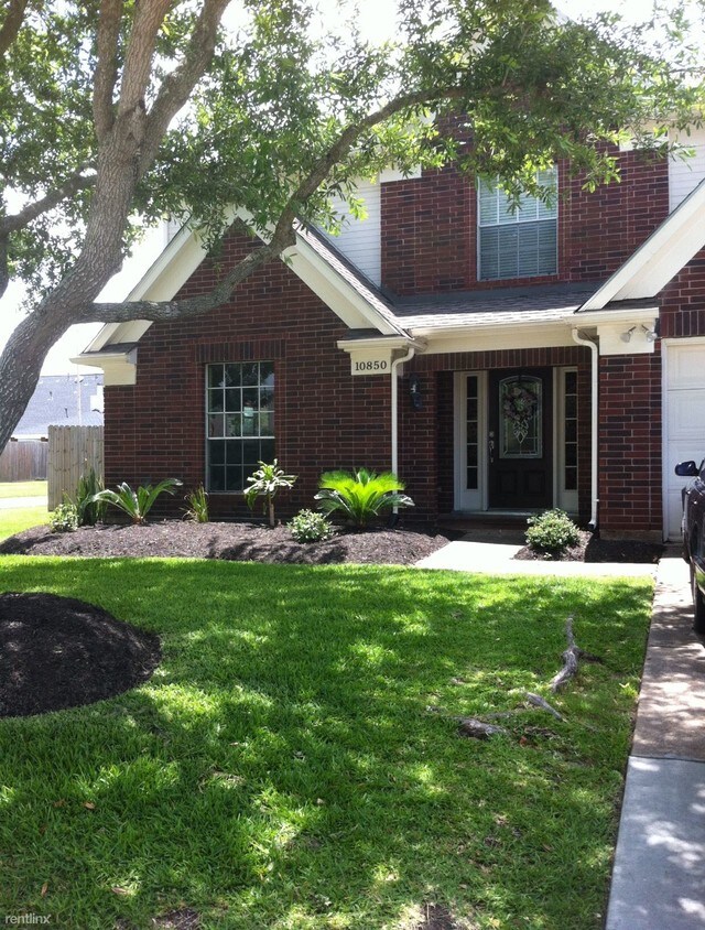 Foto principal - 10850 Spruce Dr N