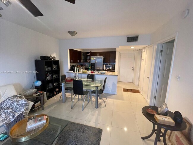 Foto del edificio - 2880 NE 203rd St