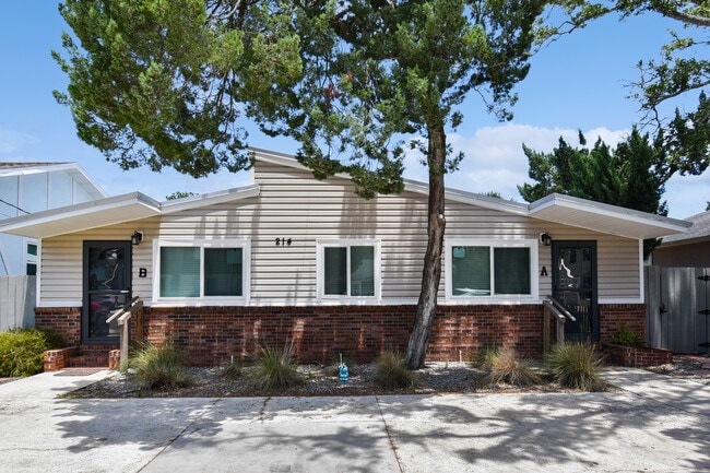 Building Photo - 214 9th St
