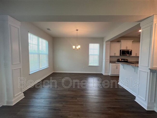 Building Photo - 5567 Redleaf Rose Dr