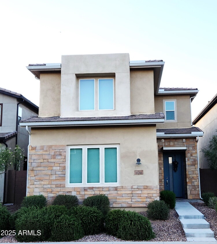 Foto principal - 7098 W Post Rd