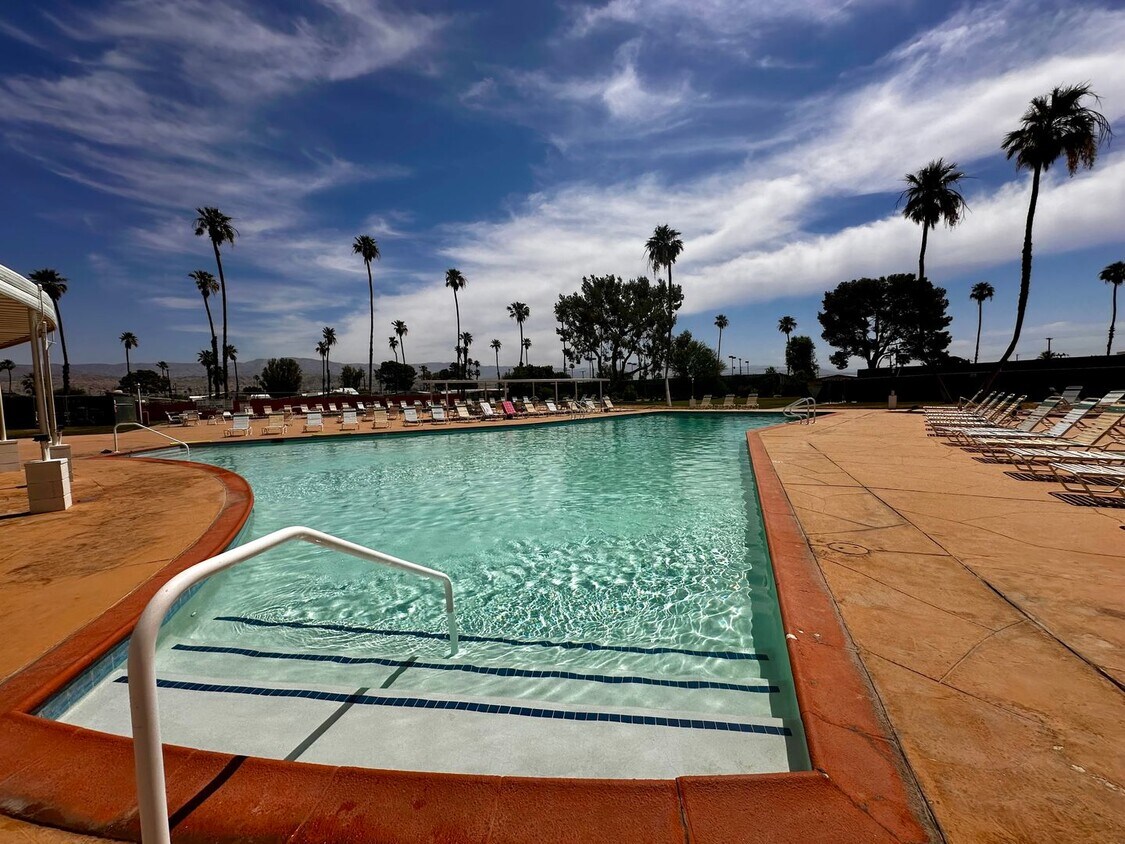Primary Photo - AVAILABLE NOW!! 2 Bed 2 Bath Home in Thous...