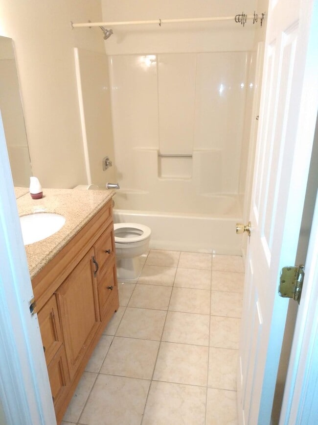 Full bath - 14 Windwood Dr