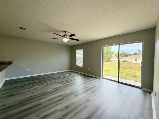 Building Photo - 687 Gila Dr