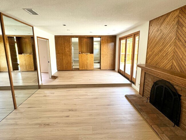 Building Photo - Charming Single Story Upgraded East End Home