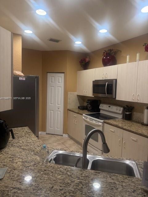 Building Photo - 1896 SE 15th St