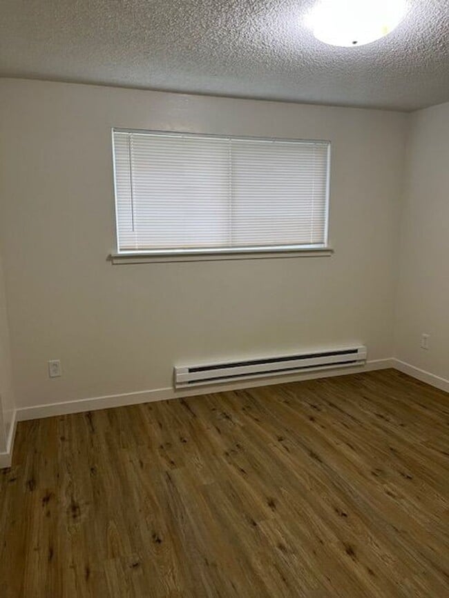 Building Photo - Meeker Creek Tri-Plex