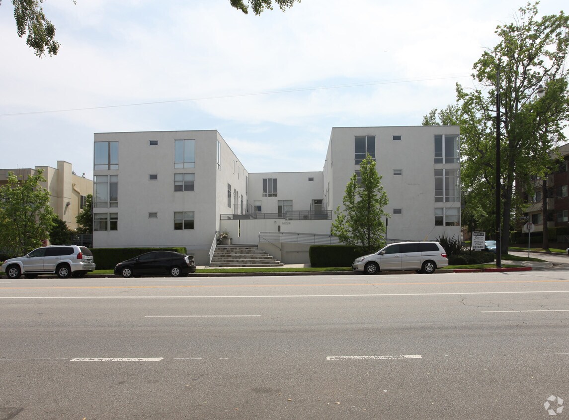 Foto del edificio - 14224 Riverside Dr