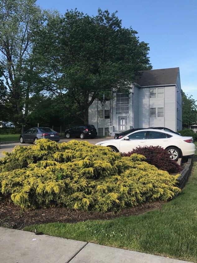 Primary Photo - 460 Kirn Ave