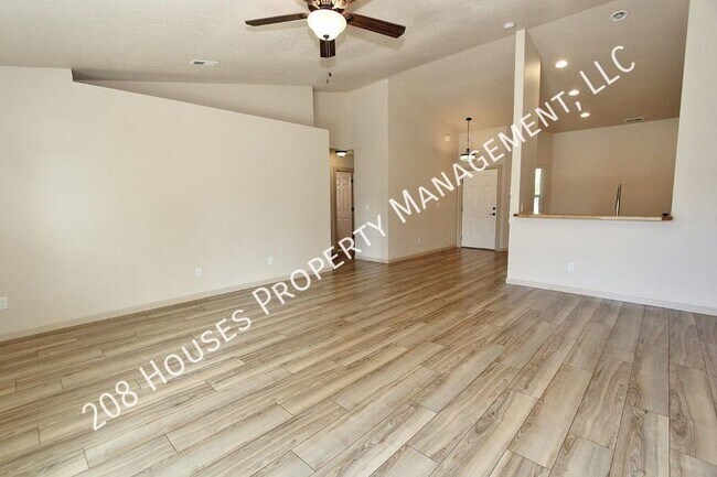 Building Photo - Immaculate Single-Level Home