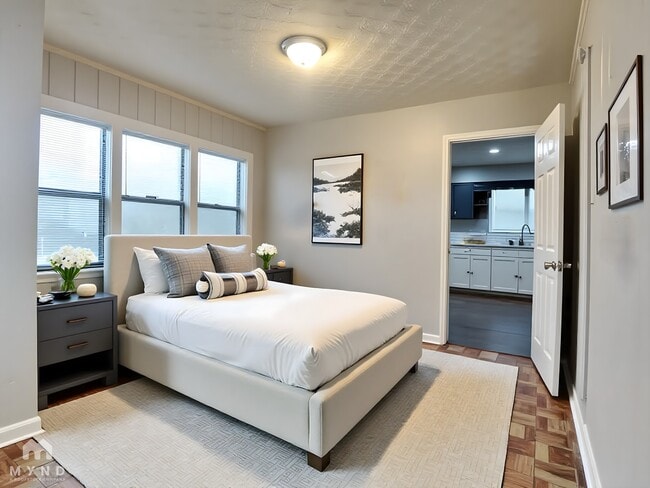 Foto del edificio - 2325 Riley Ave