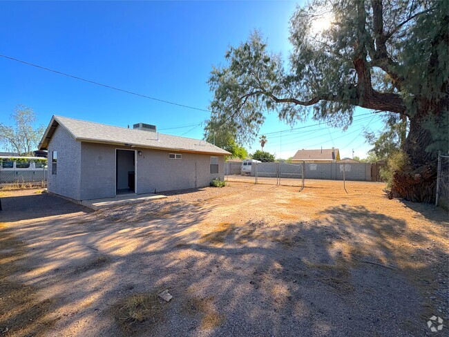 Building Photo - 425 N 18th Dr