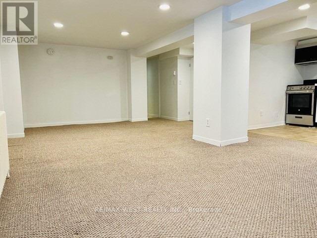 Building Photo - 27 Oakview Ave