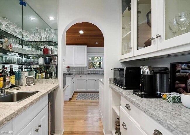 Building Photo - 4 br, 3.5 bath House - 4715 N Bay Rd