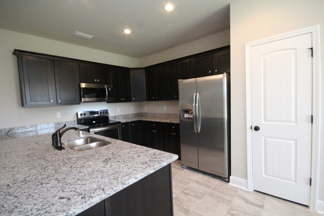Building Photo - Brick home, 3 bed 2 bath ~ covered porch a...