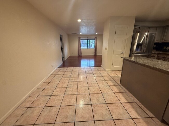Building Photo - Spacious 3 Bedroom 2 Bath Contact Property Pros Property Management